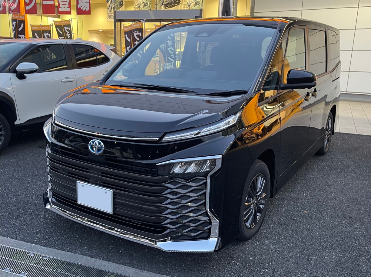 Замена масла на Toyota Voxy