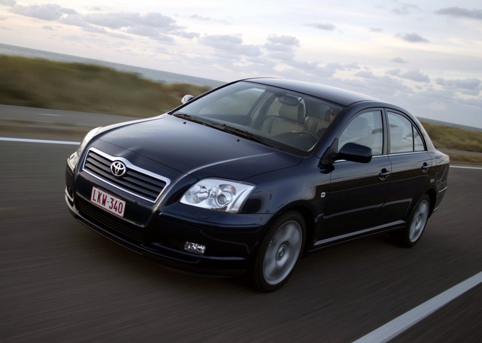 Замена масла на Toyota Avensis